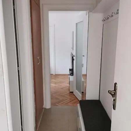 Centrally Located 1 Bedroom + Free Parking Dubrovnik