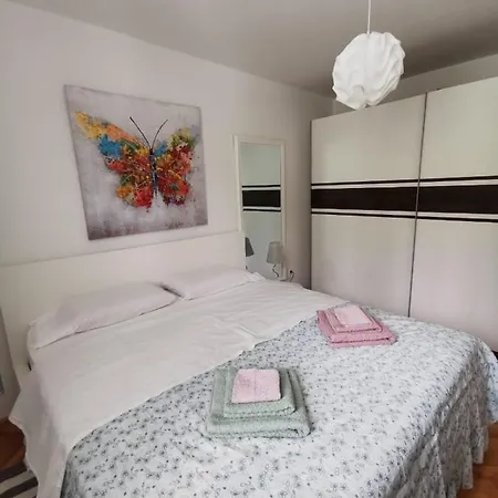 Centrally Located 1 Bedroom + Free Parking *