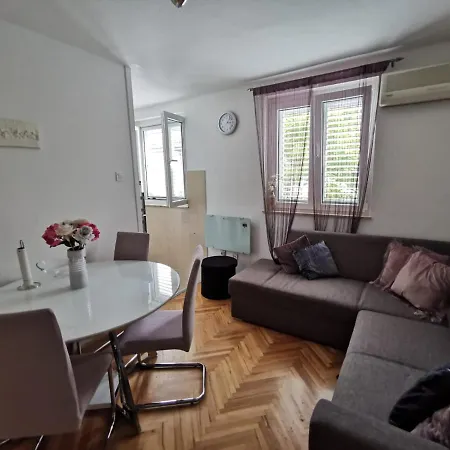 Centrally Located 1 Bedroom + Free Parking * Dubrovnik